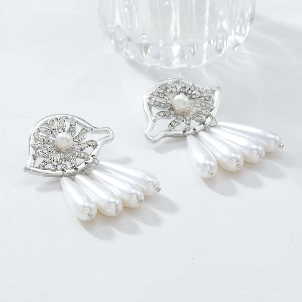 Ladies' dia studded pearl tassel pendant earrings, new niche design earring jewelry