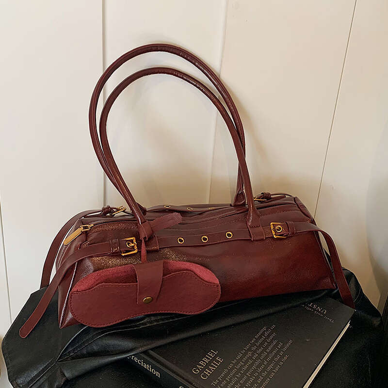 Autumn and winter British niche oil wax leather touch hand-held bag, fashionable commuting armpit single shoulder women's bag