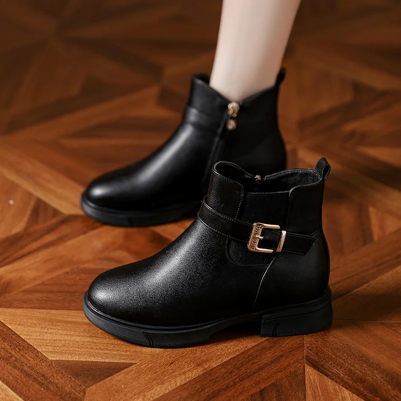 Autumn Winter Warm Thick Sole Anti-slip Lady Buckle Round Toe Solid Leather Boots Fashion Elegant Short Cotton Boots 241226