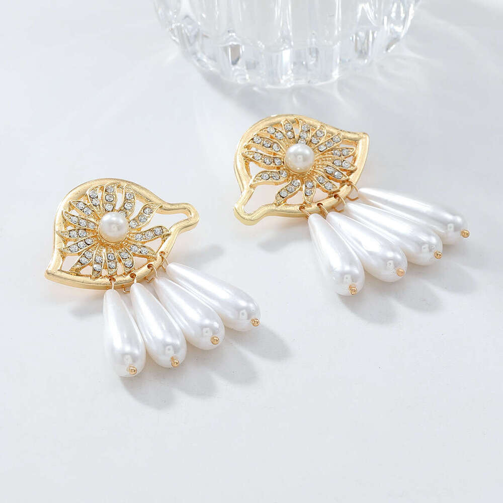 Ladies' dia studded pearl tassel pendant earrings, new niche design earring jewelry