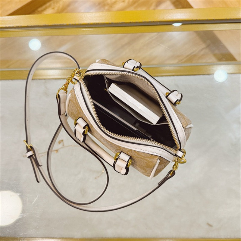 Hot Handbags, Brand Small Goods, Shoulder Bags, Mainly Women's Mobile Phone Bags.