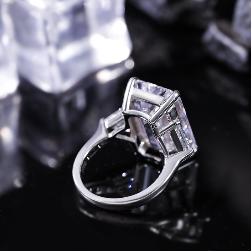 Choucong Luxury Jewelry Gorgeous Pure 100% 925 Sterling Silver Emerald Large White Moissanite Diamond Party Eternity Women Wedding Engagement Band Rin