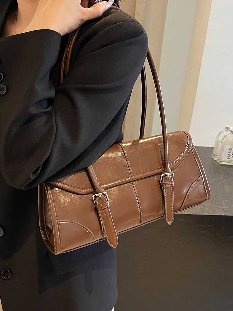 High end Burgundy oil wax leather bottom bag elegant Wens magnetic buckle shoe bag Cmuter Versatile womens handbag Y241225