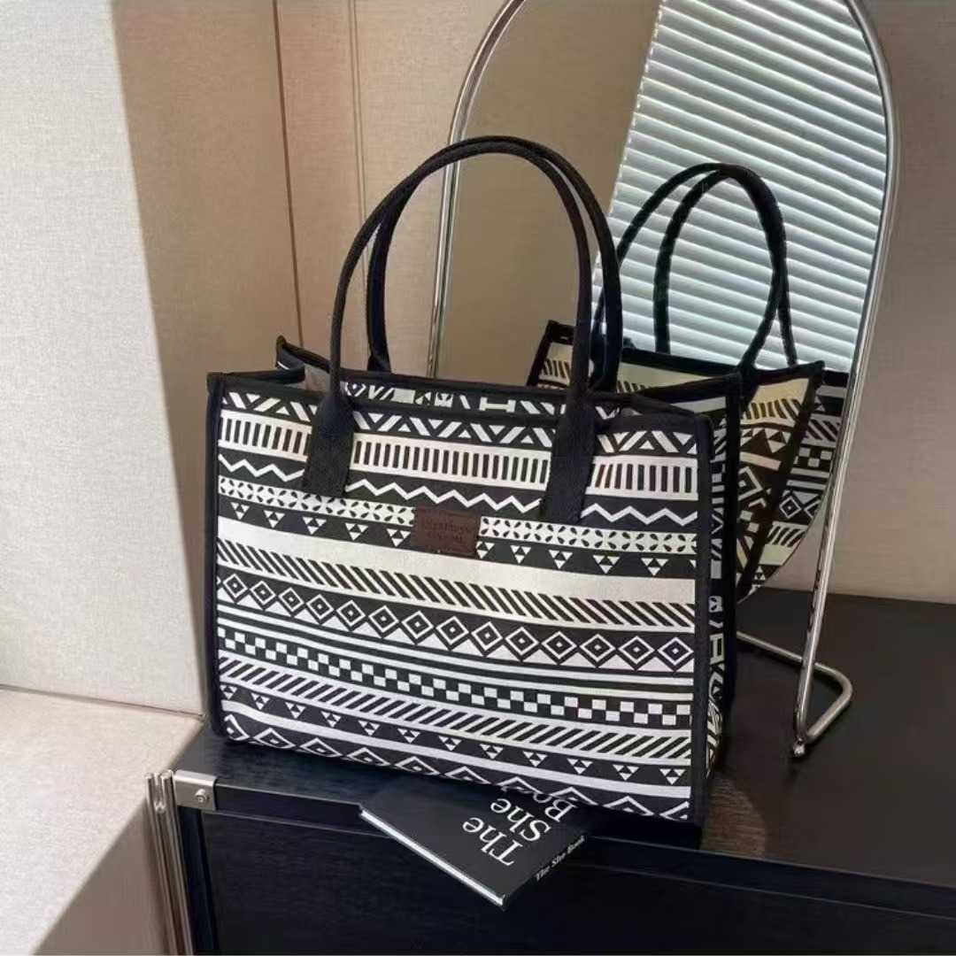 Large capacity tote bag women casual commuting canvas hand-held shopping bag lightweight shoulder bag 241215