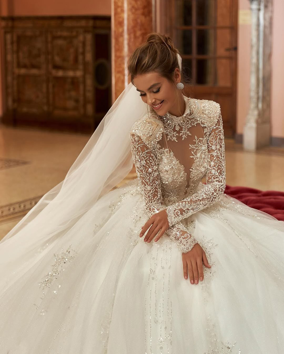 Modern Long Sleeve Lace Brilliant Ball Gown Wedding Dresses Appliques Sequins Court Train Gown Pleat Custom Made Bridal Plus Size Vestidos De Novia