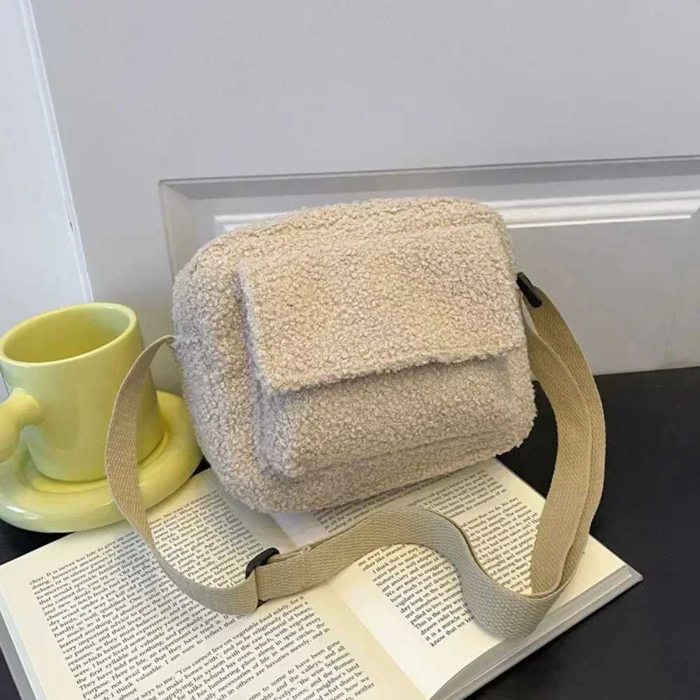 Korean Fi Plush Winter New Womens Bags Lady Solid Texture Warm Casual Simple Generous Versatile Crossbody ShoulderXJ241225
