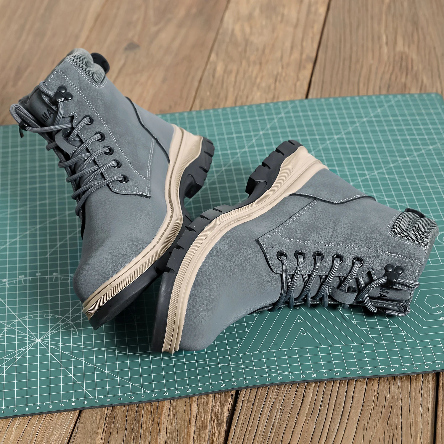 Work Boots Indestructible Safety Shoes Steel Toe Shoes Puncture-Proof Sneakers Male Footwear Shoes Women Non Slip Work Shoes 241226