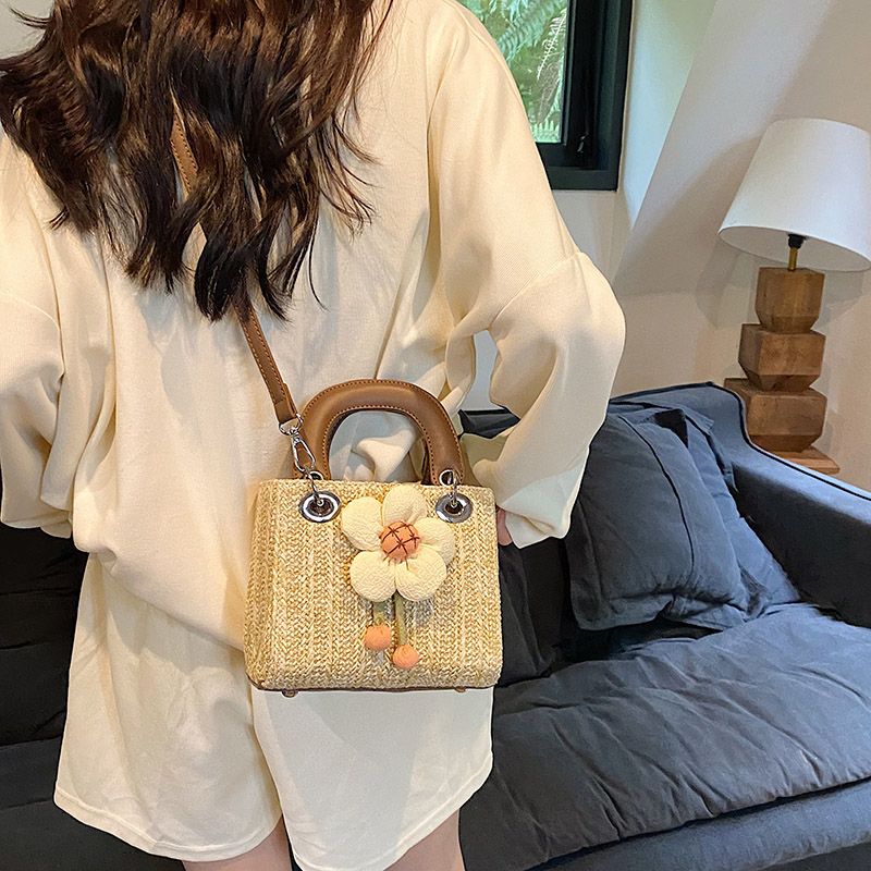 Small For Women 2025 New Womens With A Sense Of Niche Handheld One Shoulder Crossbody Lady Bag