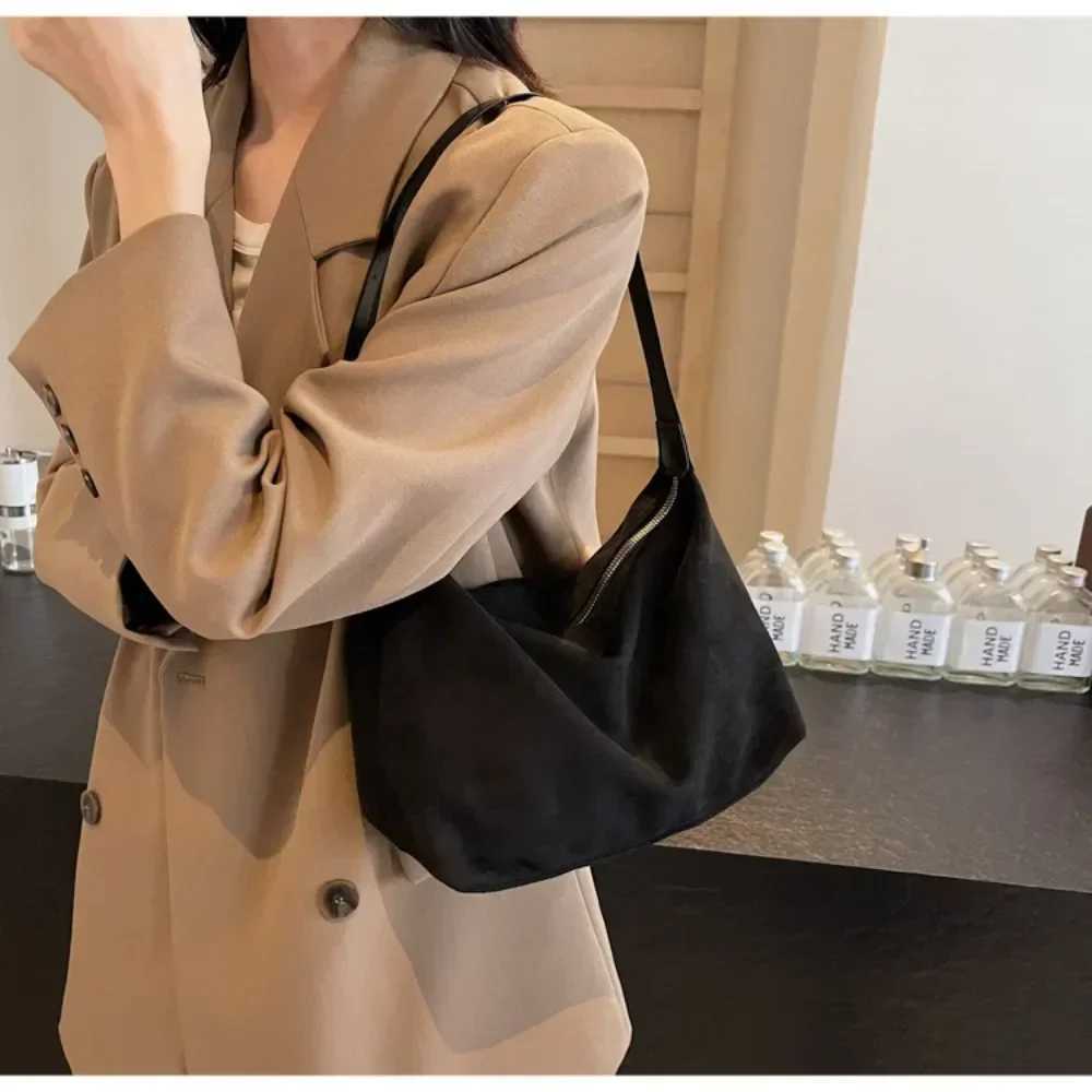 Korean Fi Vintage Winter New Women Lady Tote Bag Solid Color High-end Texture Simple Casual Generous ShoulderXJ241225