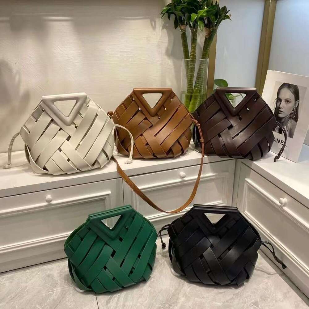 Real leather handmade cowhide woven clip bag, fashionable large capacity hand-held crossbody women's bag