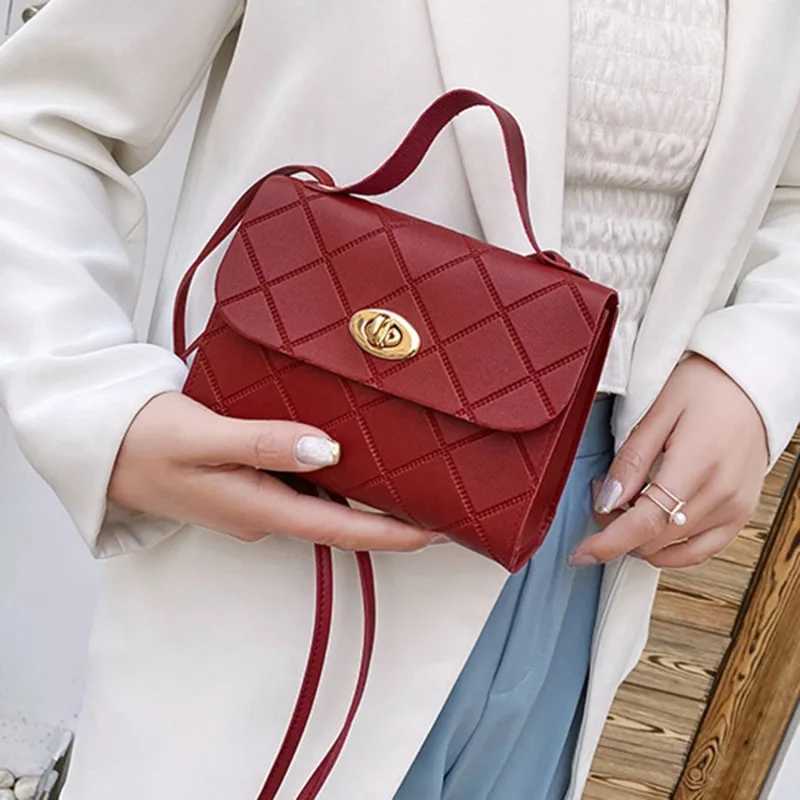 Womens Handbags Striped Square Fresh Age Reducing High Capacity Fine Texture Soft Comfortable Females Crossbody BagXJ241225