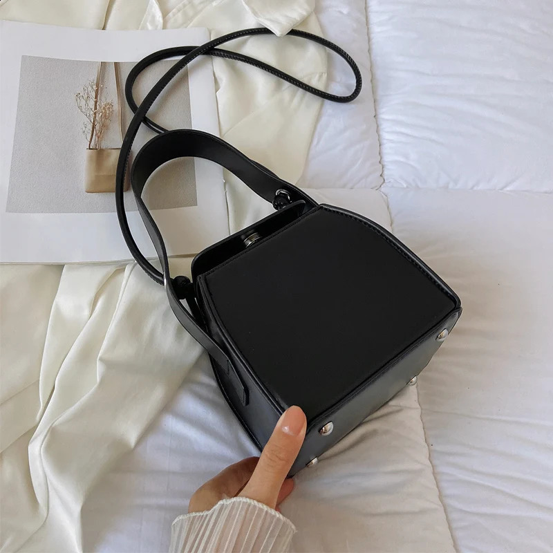 Home>Products>Fashion>Fashion>PU box cross shaped bag womens magnetic buckle bag 241223