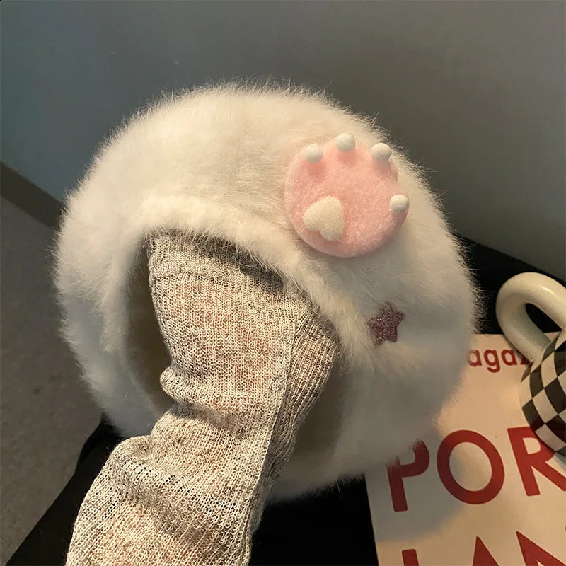 Winter Sweet and Cute Cat Paw Decoration White Rabbit Fur Beret Outdoor Street Trend Warm Plush Painter Hat for Womens 241226