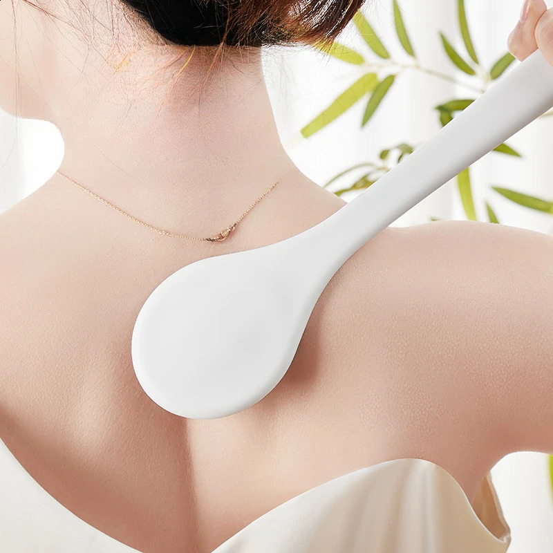 Apply body lotion on the back and apply artifact Bamboo charcoal bath brush with long handle long handled sponge brush 241226