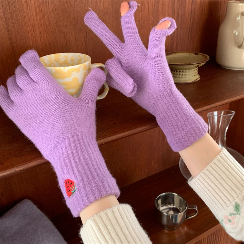 Cute Embroidery Knitted Gloves Womens Strawberry Cotton Glove Long Winter Warm Split Finger Gloves Touchable Five Finger Gloves 241226