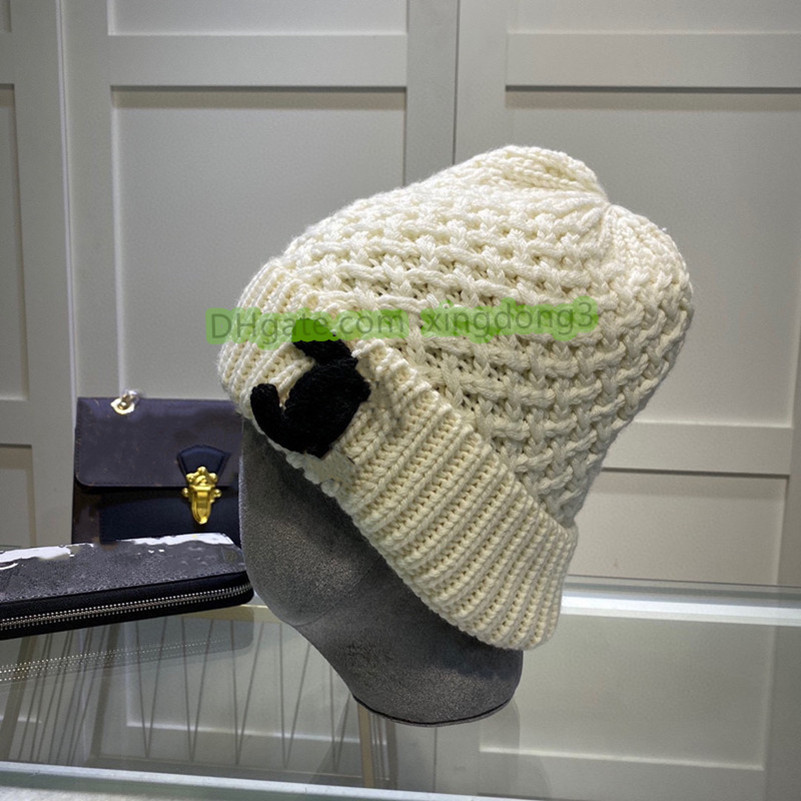 Women designer Beanie knitted hat men bonnet winter ski cap skull hembroidered grid letter fashion outdoor scarf match sets Double sided wearable Ear bag LeiFeng