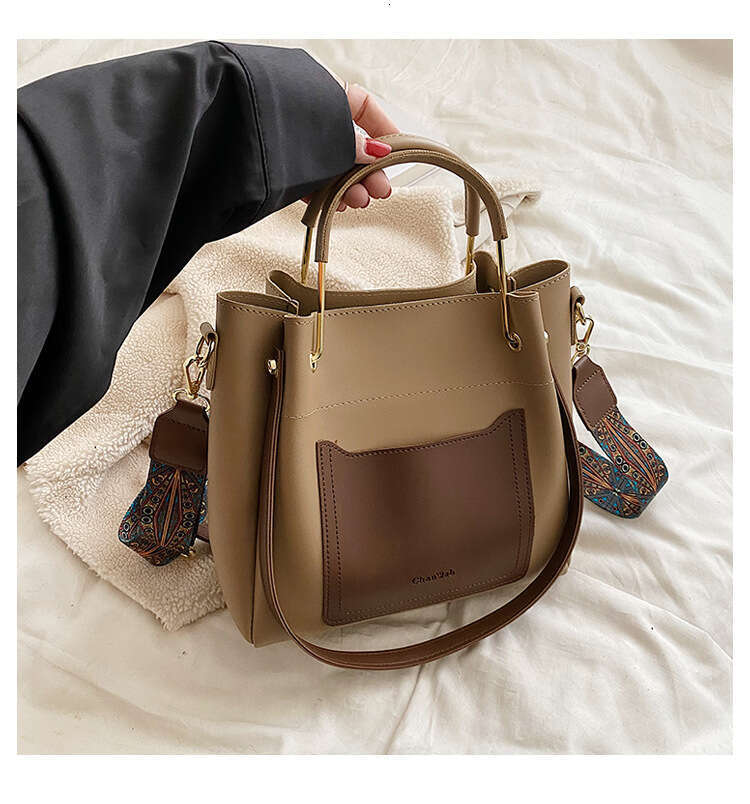 Summer Color Blocked Crossbody Women's New Trendy And Fashionable Large Capacity Shoulder Bag, Popular Bucket Bag