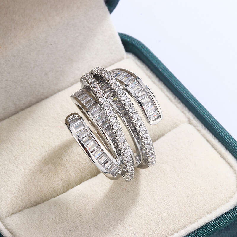 Luxurious atmospheric ring, geometric lines full of diamonds zircon rings, high-end accessories for women's cocktail and parties