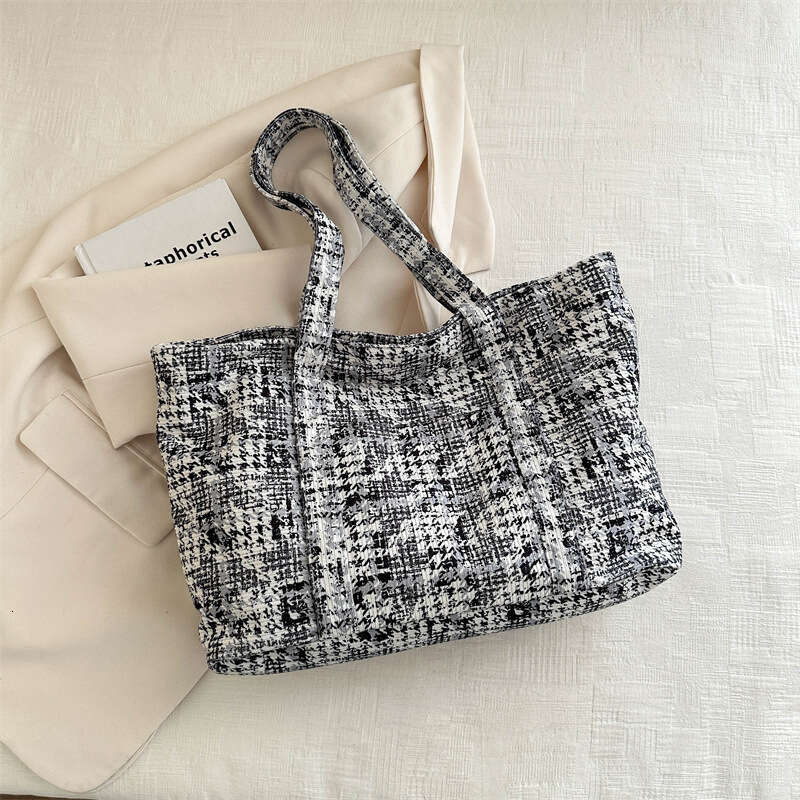 Internet Celebrity Fashion Texture Handbag Spring New Versatile Ins Shoulder Armpit Outdoor Tote Bag Trend