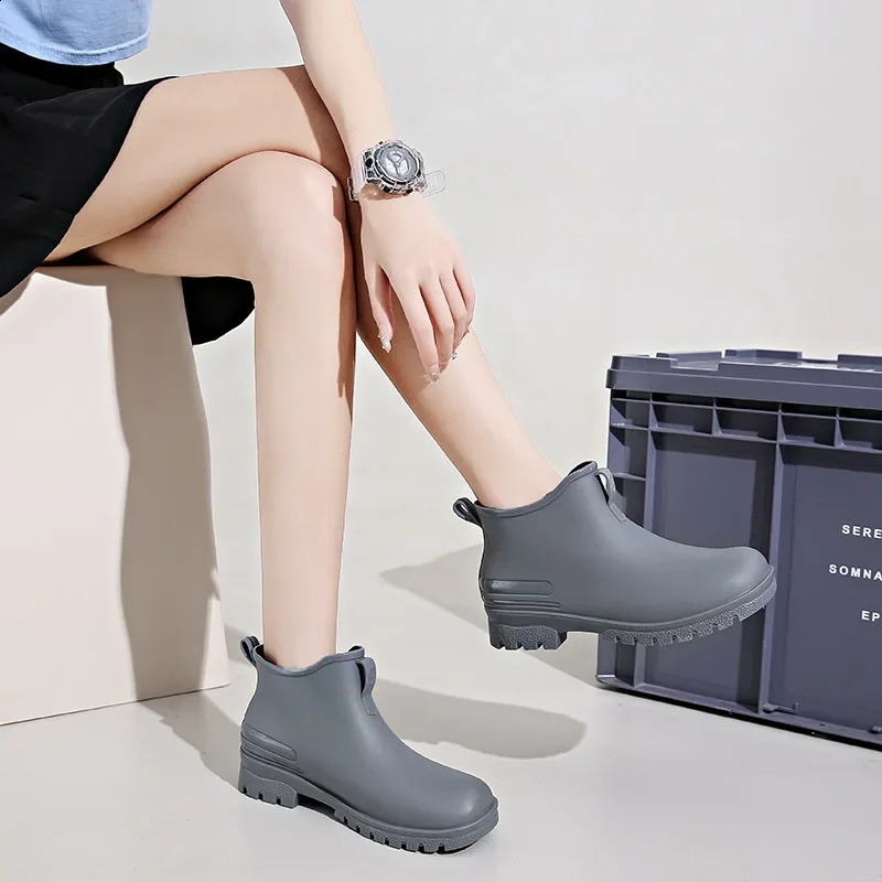 Fashionable Low-top Waterproof Rubber Rain Boots For Women Summer Short Barrel Chelsea Shoes Cross-border Couples Outerwear 241226