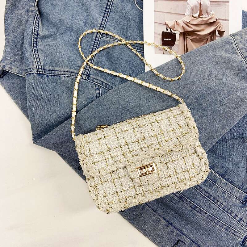 Commuting Fashion Internet Celebrity Chain Shoulder Crossbody Bag, Early Winter New Style, Versatile Lock Buckle, Korean Version Small Square Bag