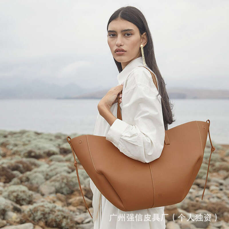 Genuine Leather Tote Bag for Women hot - Large Capacity, One Shoulder, Wing Shaped, Pleated Design