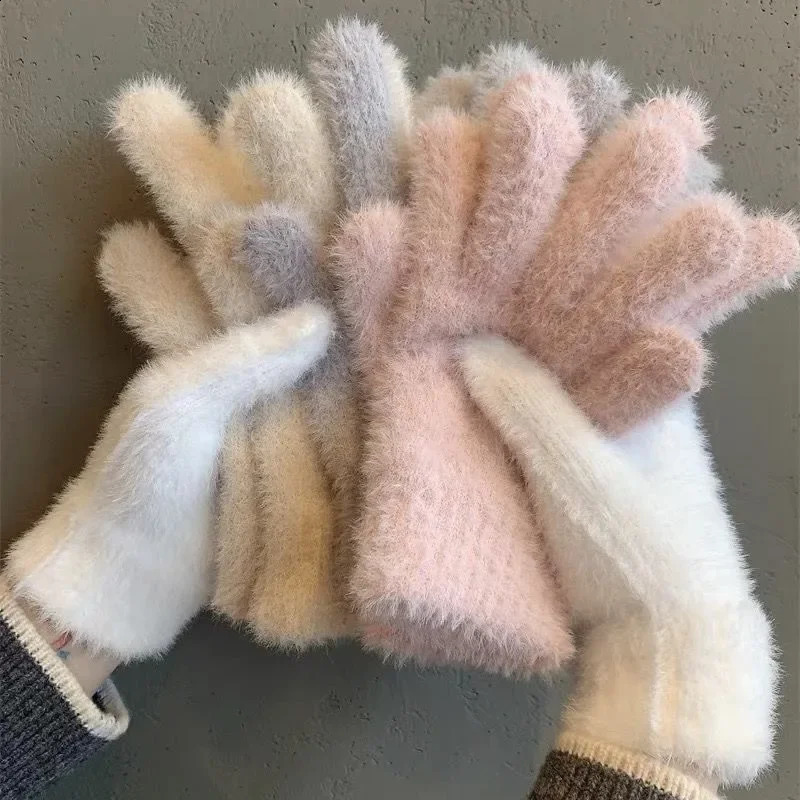 Mink Velvet Gloves Women Winter Warm Plush Five Finger Gloves Outdoors Solid Color Glove Cute Fur Fluffy Wrist Warmer Mittens 241226