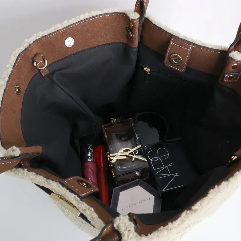 Lamb Wool Wing Bags For Women Winter Warm Plush Designer Handbags Large Capacity Shoulder Bag Top Handle Shopper Purses
