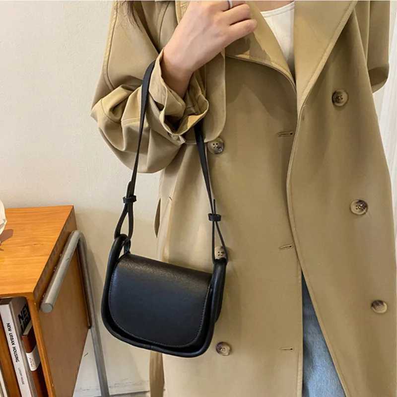 Womens Small Flap Shoulder Bag PU Leather Solid Color HandBags Fi Female Crossbody Underarm Bags Free ShippingXJ241225