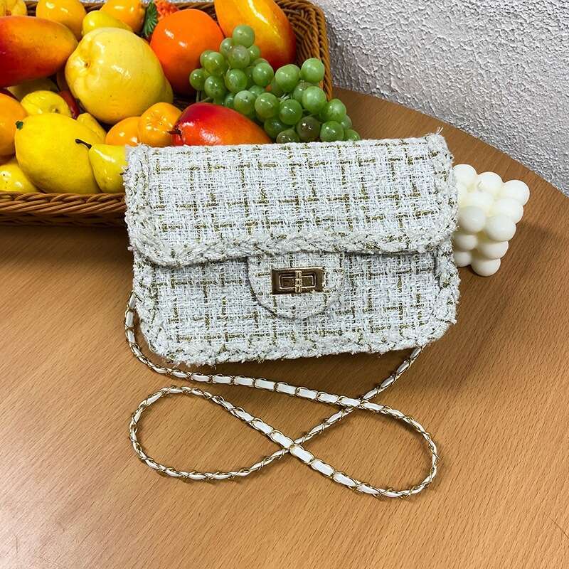 Commuting Fashion Internet Celebrity Chain Shoulder Crossbody Bag, Early Winter New Style, Versatile Lock Buckle, Korean Version Small Square Bag