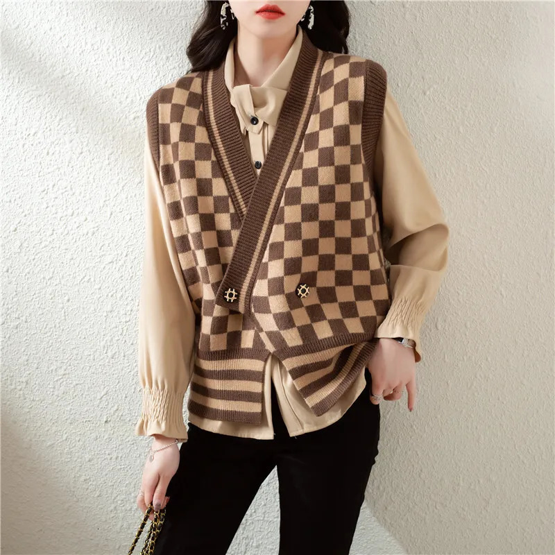 3910 Autumn Vintage Plaid Knitted Vest Coat Women Sleeveless Pullover Buttons Irregular Waistcoat Female Outerwear 241220