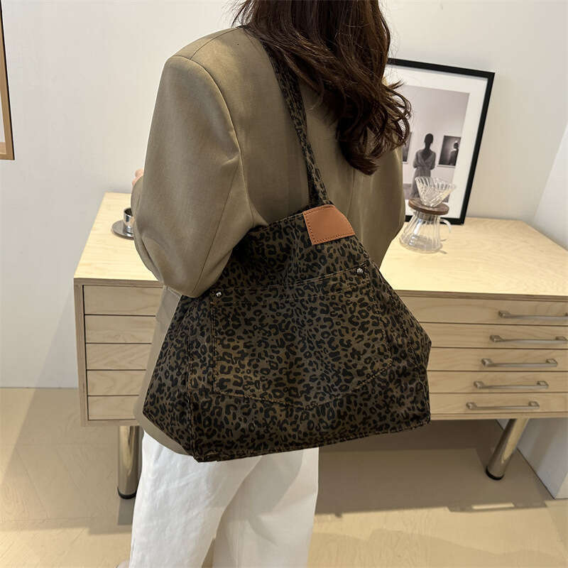 Leopard Canvas Tote Women's Large Capacity 2024 New Trendy Handheld Commuter Versatile One Shoulder Mommy Bag