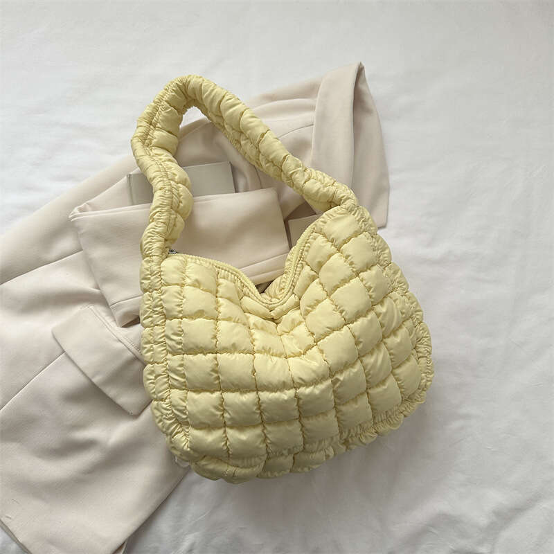 Wrinkle Fashion This Year's Trendy Shoulder Women's Summer New Casual Large Capacity Underarm Tote Bag