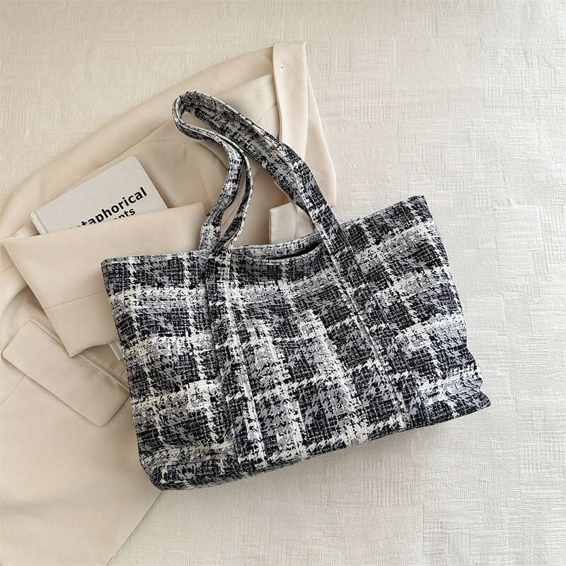 Internet Celebrity Fashion Texture Handbag Spring New Versatile Ins Shoulder Armpit Outdoor Tote Bag Trend