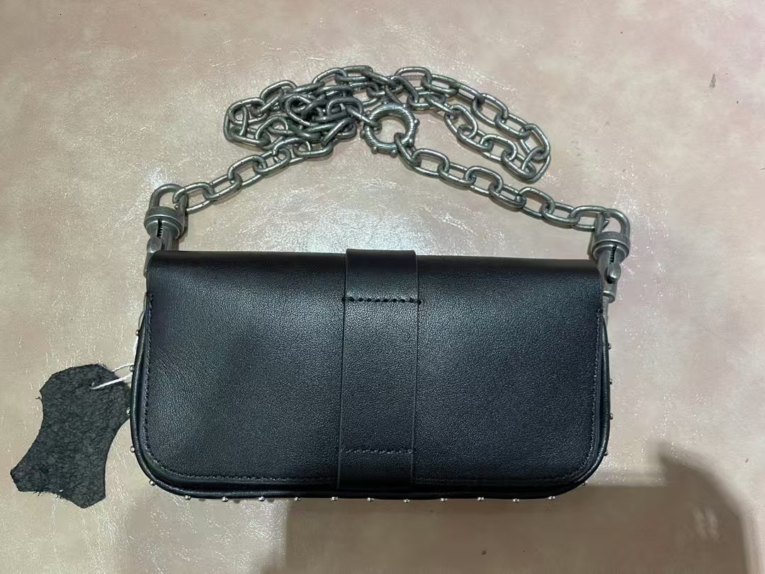 2024 New Leather Fashionable And Trendy Commuting Mini Phone Bag