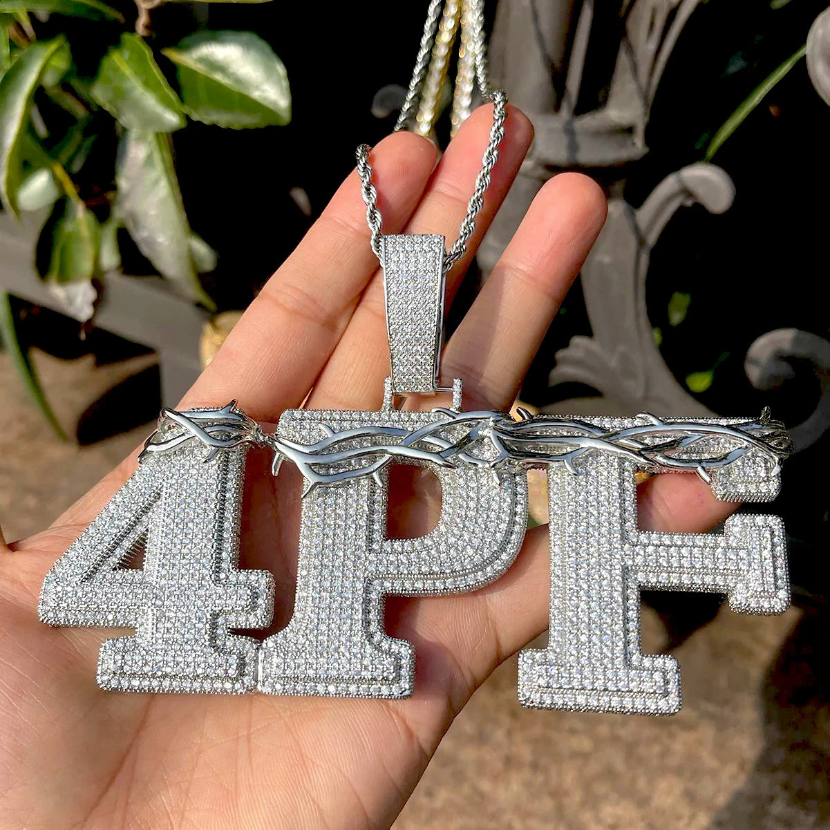 Thorn Crown BIG Customized Letters Name Iced Out Pendant Necklaces For Men Women Bling Zircon Necklace Hip Hop Jewelry Free shi 241226