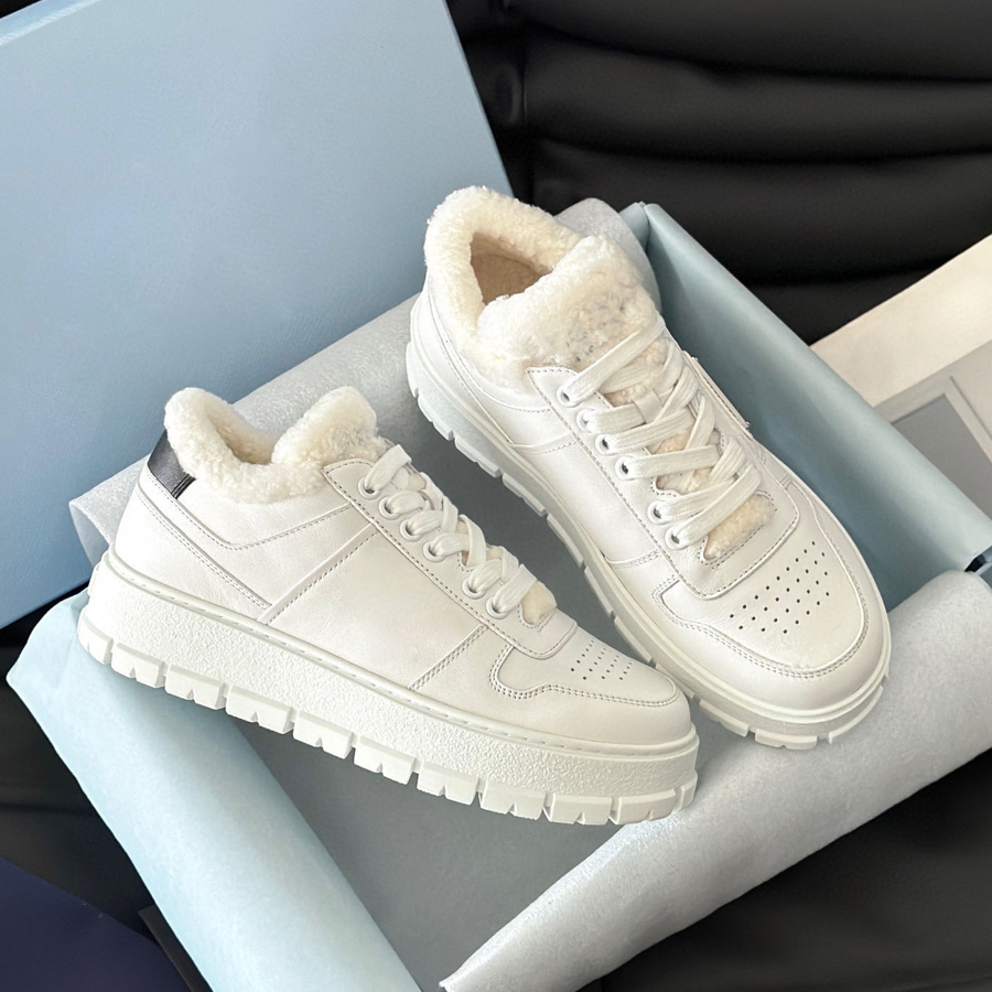 Fur casual casual shoes women's winter warm wool thick bottom sneakers fluffy Platform shoesdesigner fashion luxury warm leather splicing lace-up black Tennis shoes