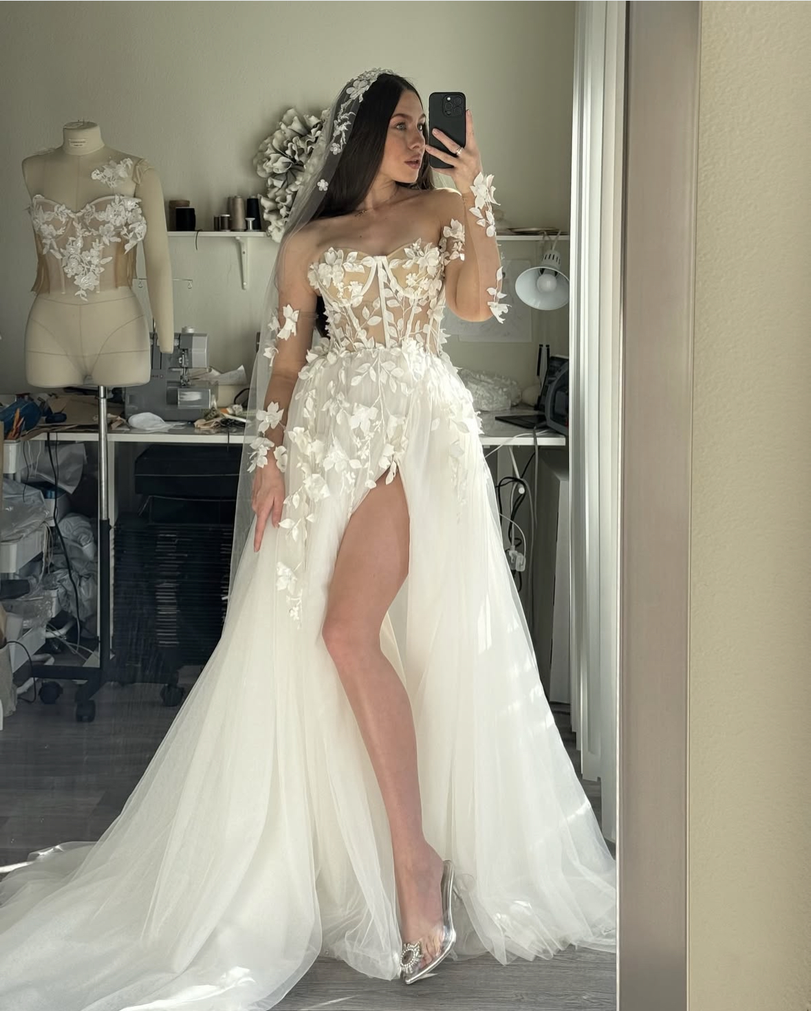 Sexy Illusion Beach Wedding Dresses Side Split Off Shoulder Long Sleeves Boho Bridal Gowns Lace Appliques Ivory Tulle Bride Dress Back Lace-Up
