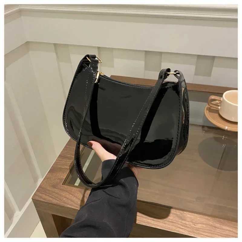 Womens Patent Leather Handbag Versatile Fi Shoulder Casual Commuting Bags Girl Brand Designer Zipper Handbag Korean 2024XJ241225