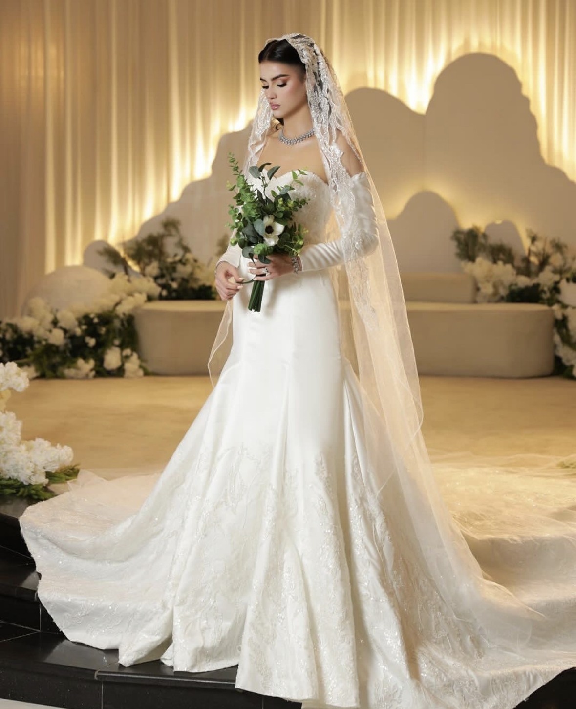 Gorgeous Sweetheart Satin Mermaid Wedding Dresses With Sequins Lace Appliques Chapel Bridal Gowns Detachable Long Sleeves Ivory Bride Dress Back lace-