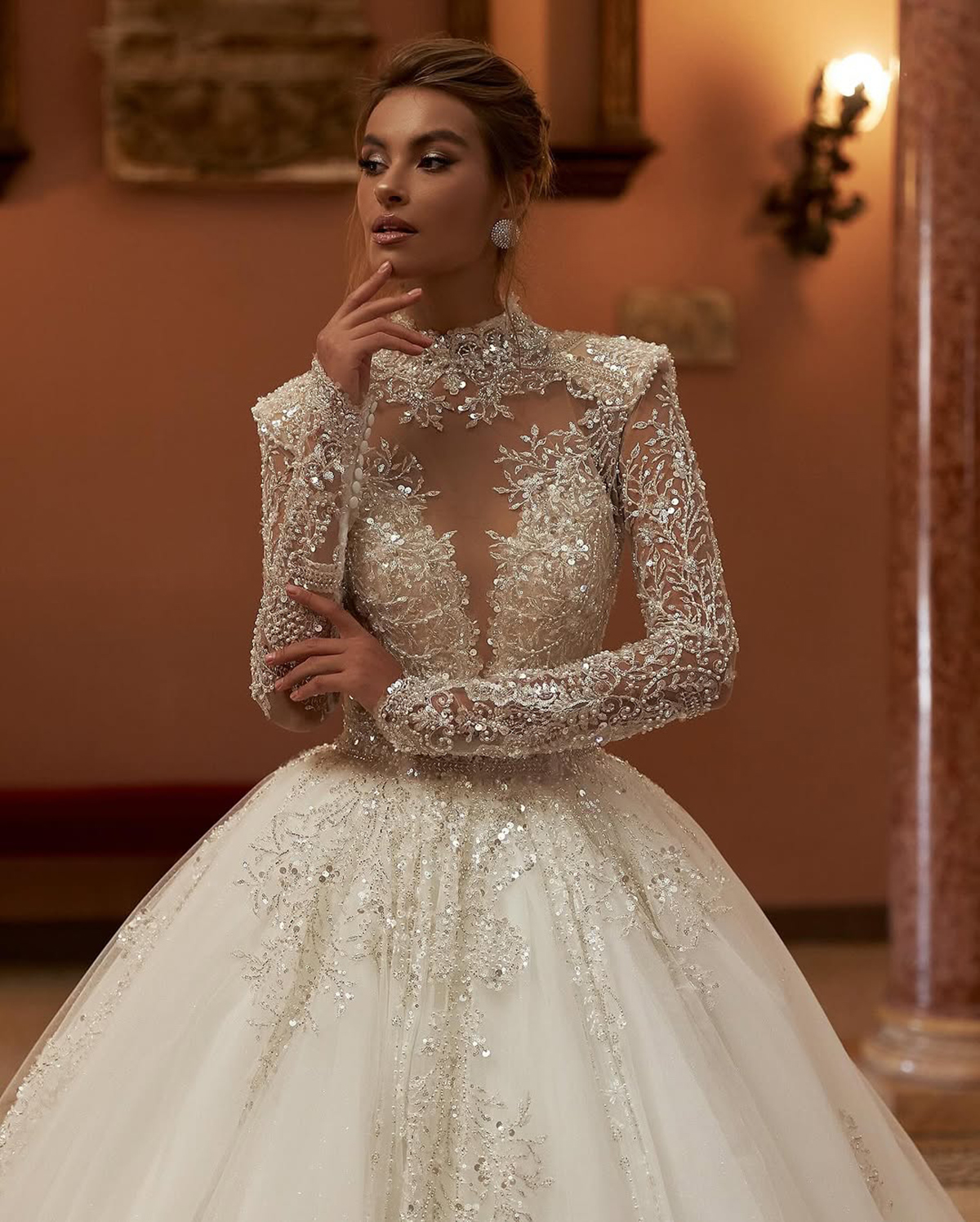 Modern Long Sleeve Lace Brilliant Ball Gown Wedding Dresses Appliques Sequins Court Train Gown Pleat Custom Made Bridal Plus Size Vestidos De Novia
