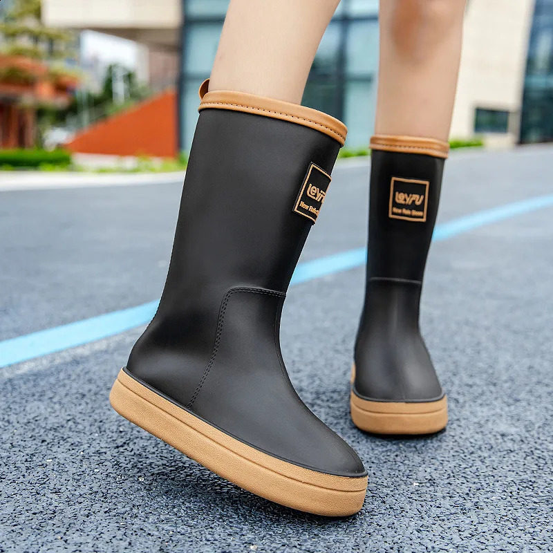 Rain Boots Women Anti-Slip Trend Lightweight Soft Rain Shoes Outdoor Fishing Thick Sole Waterproof Shoes Fashion Comfy 241226