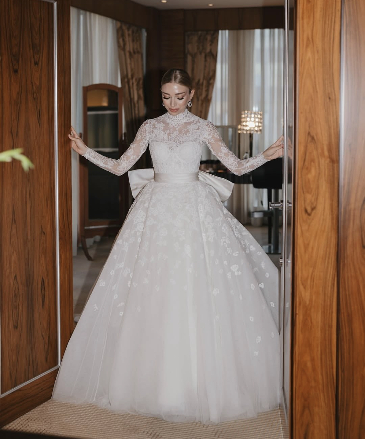 Long Sleeves Princess Wedding Dresses With Bow Back Lace Appliques High Neck Elegant Bridal Gowns Ivory Pretty Robe De Mariee 2025