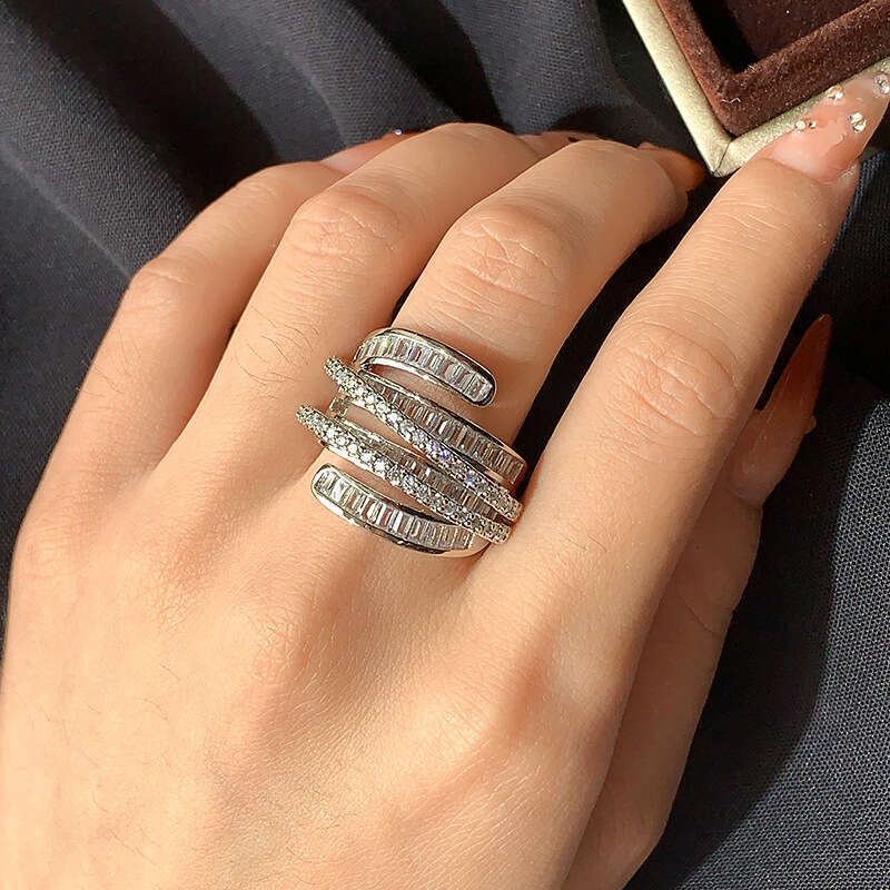 Luxurious atmospheric ring, geometric lines full of diamonds zircon rings, high-end accessories for women's cocktail and parties