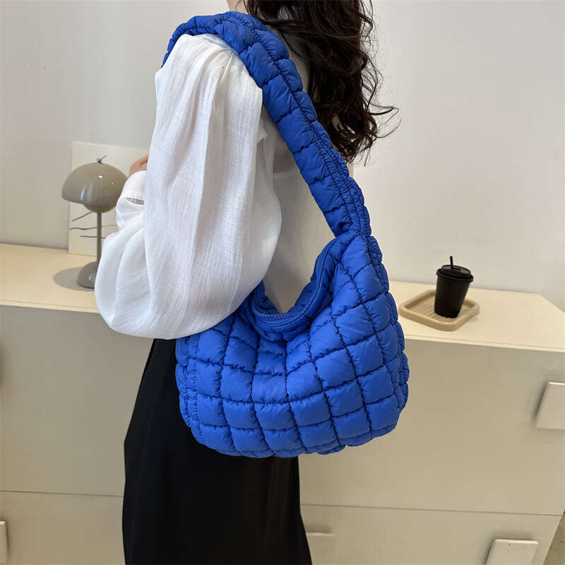 Wrinkle Fashion This Year's Trendy Shoulder Women's Summer New Casual Large Capacity Underarm Tote Bag