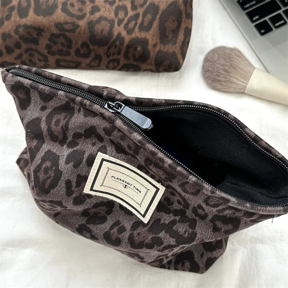2025 Suede Leopard Travel Cosmetic Lipstick Skincare Portable Storage Bag Women Makeup Handbags Organizer Pouch Clutch Hand Bags 241226
