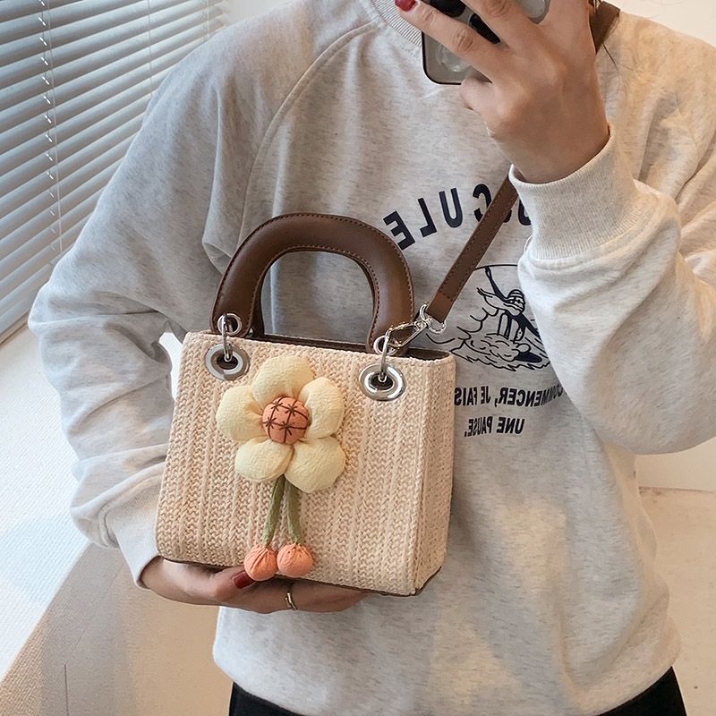 Small For Women 2025 New Womens With A Sense Of Niche Handheld One Shoulder Crossbody Lady Bag