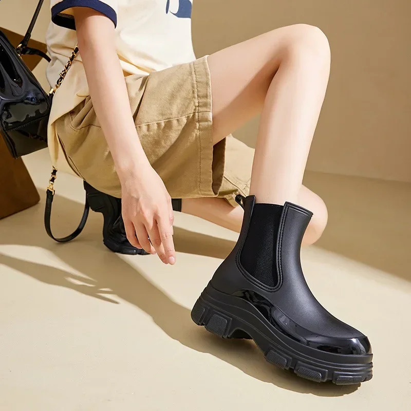Women thick soled rain shoe Outdoor waterproof boots women comfort mid top boots Casual fashion water shoes Botas Zapatos 241226