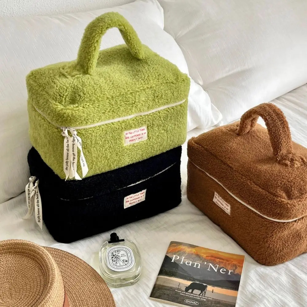 Letter Plush Cosmetic Bag Portable Storage Bag Zipper Travel Washbag Fluffy Makeup Tote Makeup Pouch Bag Female/Girls 241226