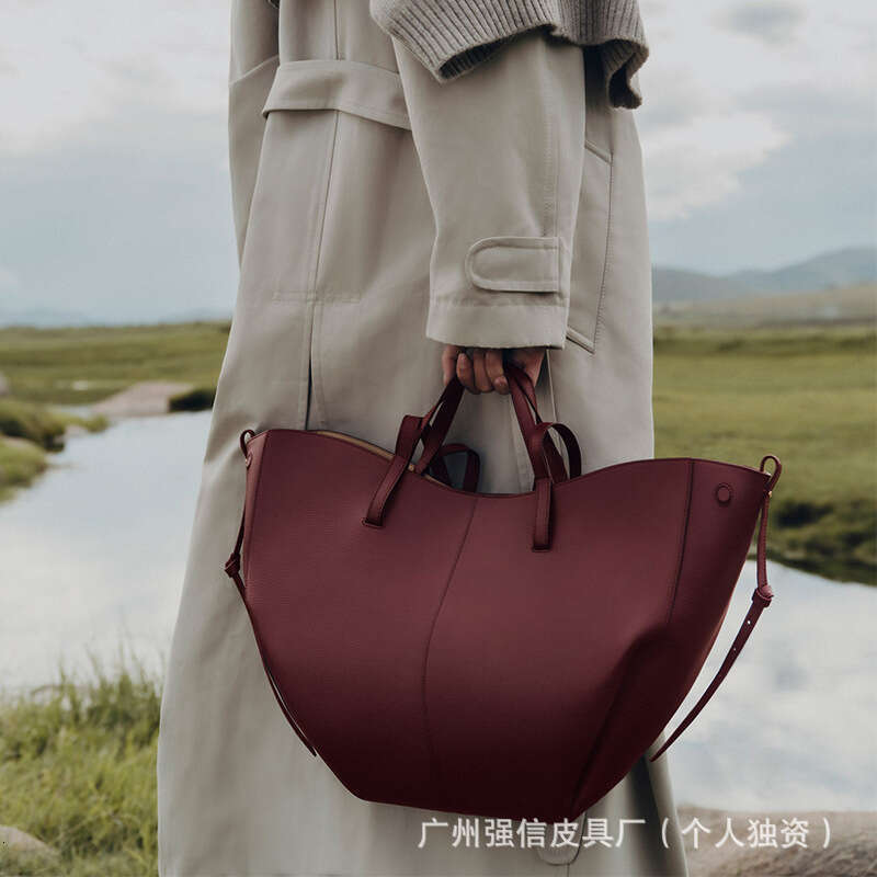 Genuine Leather Tote Bag for Women hot - Large Capacity, One Shoulder, Wing Shaped, Pleated Design